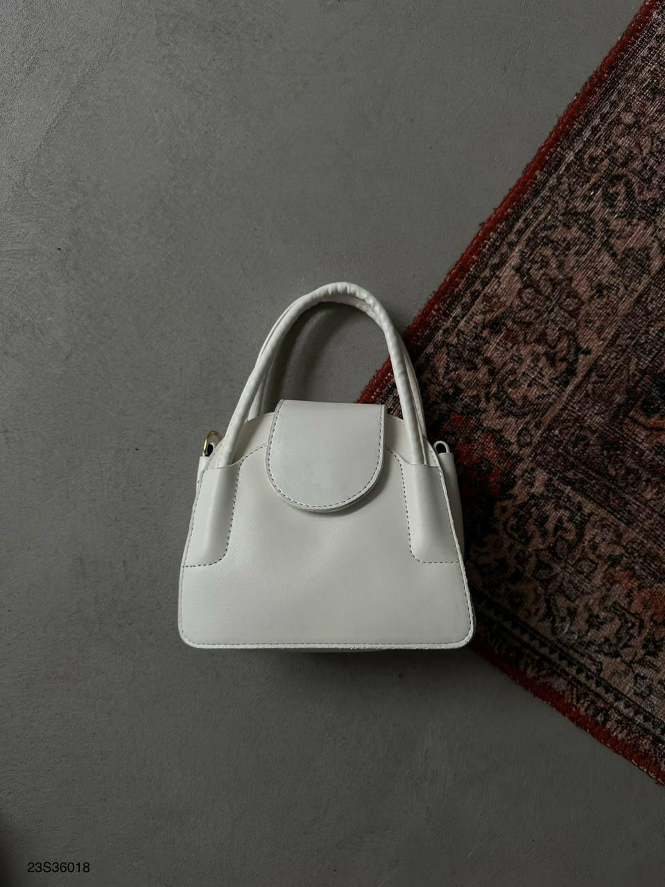 Clamshell Style Daily Bag in White - Noxlook