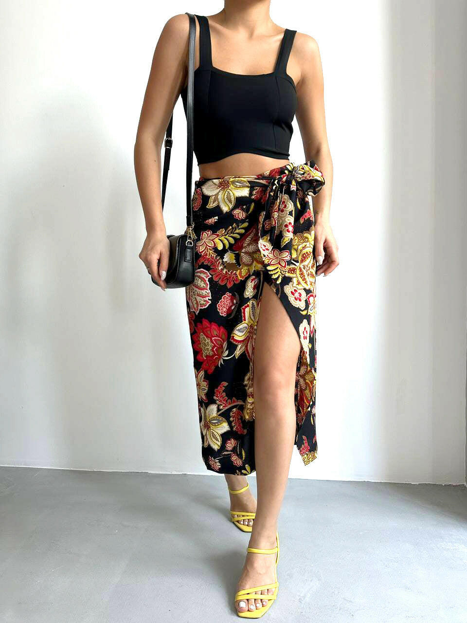 Floral Pattern Side Slit Midi Skirt in Black - Noxlook