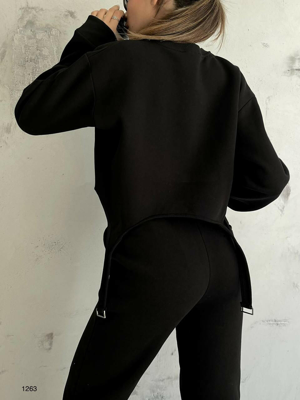 Oval Cut Matching Sweat Suits in Black - Noxlook